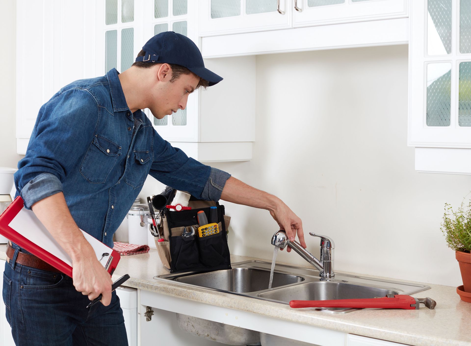 Signs You Need Professional Plumbing Services Before a Major Issue Occurs