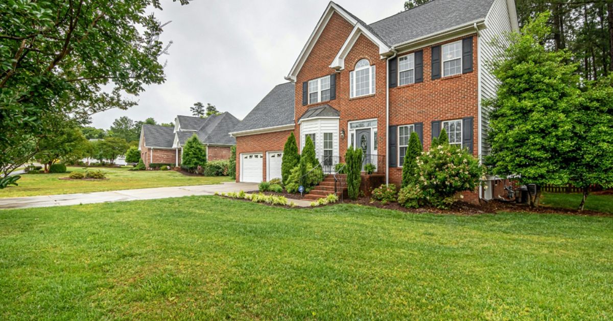 Outdoor Home Habits That Help Keep Lawn Healthier Longer